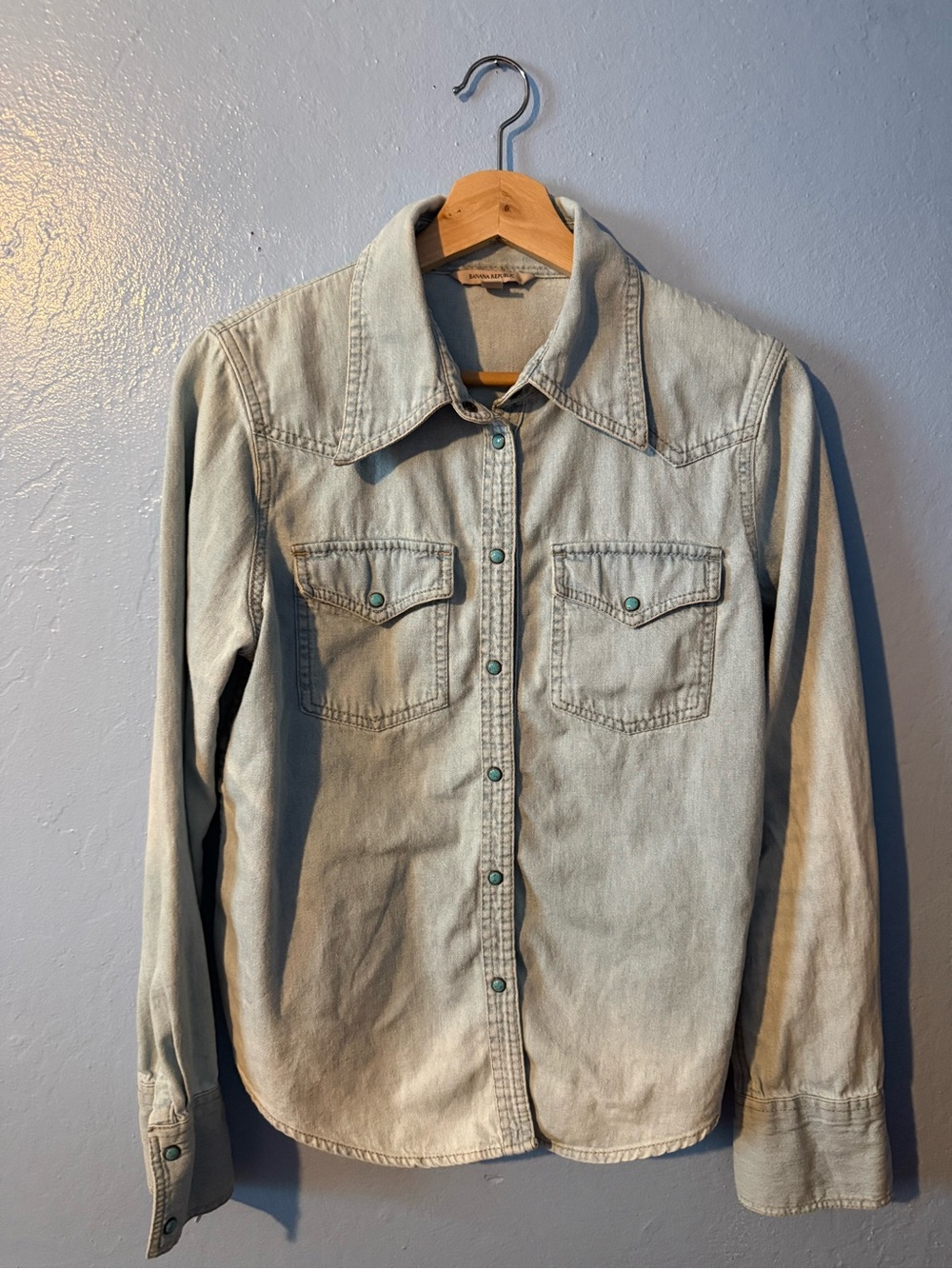 Banana Republic Light Wash Denim Teal Snap Down Shirt - Women
